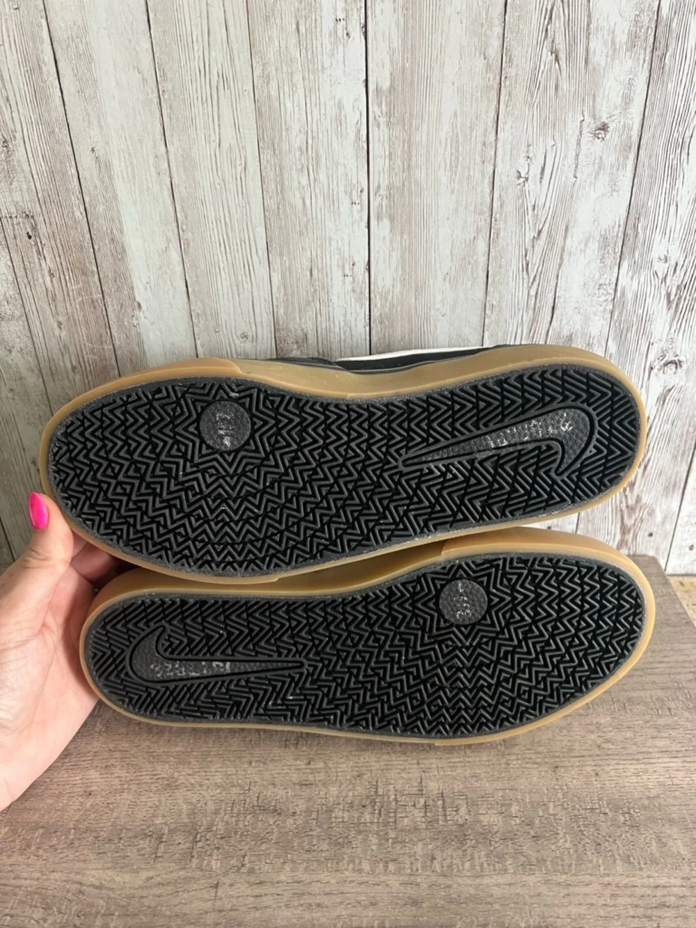 Nike SB Chron 2 Skate Black and White Low-Top Sneakers Gum Sole Unisex M6 W7.5